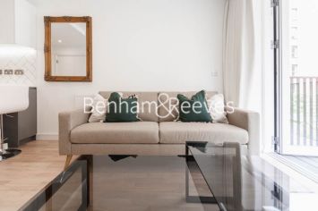 1 bedroom flat to rent in Greenleaf Walk, Southall, UB1-image 1