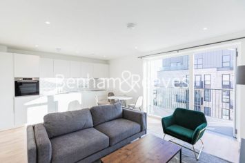 1  bedroom flat to rent in Greenleaf Walk, Southall, UB1-image 1