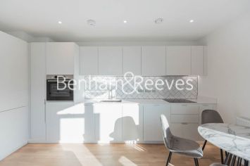 1  bedroom flat to rent in Greenleaf Walk, Southall, UB1-image 2