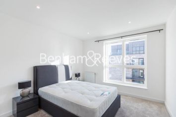 1  bedroom flat to rent in Greenleaf Walk, Southall, UB1-image 3