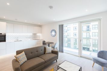 1  bedroom flat to rent in Cedrus Avenue, Southall, UB1-image 1