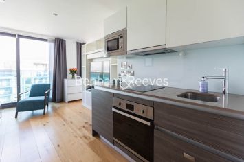 Studio flat to rent in Station Road, Hayes, UB3-image 2