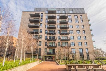 2  bedrooms flat to rent in Greenleaf Walk, Southall, UB1-image 7