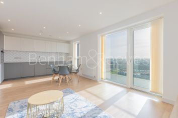 2  bedrooms flat to rent in Greenleaf Walk, Southall, UB1-image 9