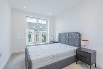 2  bedrooms flat to rent in Greenleaf Walk, Southall, UB1-image 10