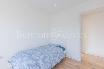 3 bedrooms flat to rent in Accolade Avenue, Southall, UB1-image 4