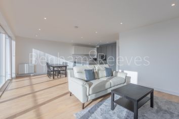 3 bedrooms flat to rent in Accolade Avenue, Southall, UB1-image 8