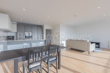 3 bedrooms flat to rent in Accolade Avenue, Southall, UB1-image 9