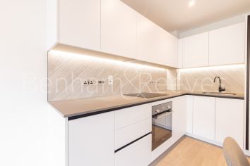 1 bedroom flat to rent in Exploration Way, Slough, SL1-image 2