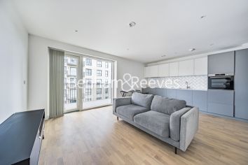 1  bedroom flat to rent in Greenleaf Walk, Southall, UB1-image 1