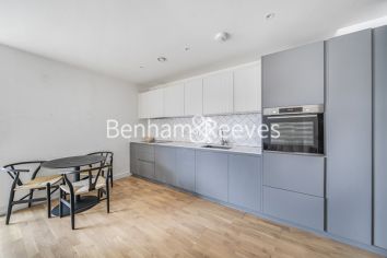 1  bedroom flat to rent in Greenleaf Walk, Southall, UB1-image 2