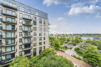 1  bedroom flat to rent in Greenleaf Walk, Southall, UB1-image 6