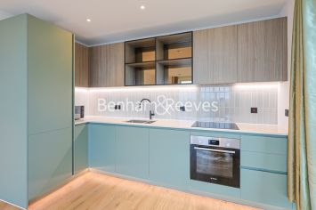 2  bedrooms flat to rent in Iris House, Cedrus Avenue, UB1-image 2