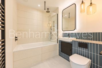 1  bedroom flat to rent in Viola House, Greenleaf Walk, UB1-image 5