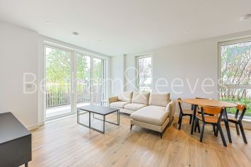 2  bedrooms flat to rent in Greenleaf Walk, Southall, UB1-image 1