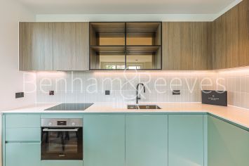 2  bedrooms flat to rent in Greenleaf Walk, Southall, UB1-image 2