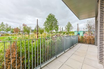 2  bedrooms flat to rent in Greenleaf Walk, Southall, UB1-image 5