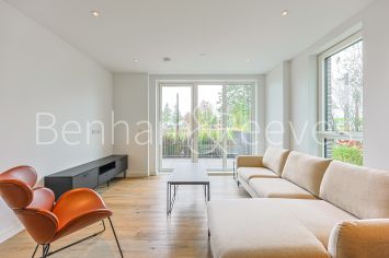 2  bedrooms flat to rent in Greenleaf Walk, Southall, UB1-image 7
