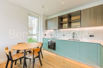 2  bedrooms flat to rent in Greenleaf Walk, Southall, UB1-image 8