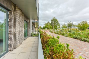 2  bedrooms flat to rent in Greenleaf Walk, Southall, UB1-image 11