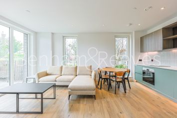 2  bedrooms flat to rent in Greenleaf Walk, Southall, UB1-image 13