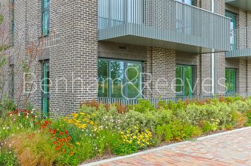 2  bedrooms flat to rent in Greenleaf Walk, Southall, UB1-image 17