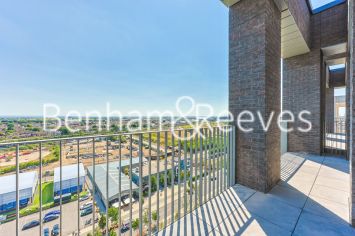 3  bedrooms flat to rent in Greenleaf Walk, Southall, UB1-image 5