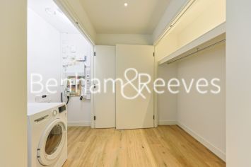 3  bedrooms flat to rent in Greenleaf Walk, Southall, UB1-image 9