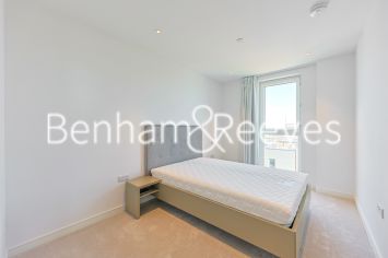 3  bedrooms flat to rent in Greenleaf Walk, Southall, UB1-image 12