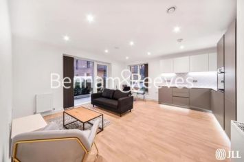 2  bedrooms flat to rent in Watson House, Greenleaf Walk, UB1-image 1