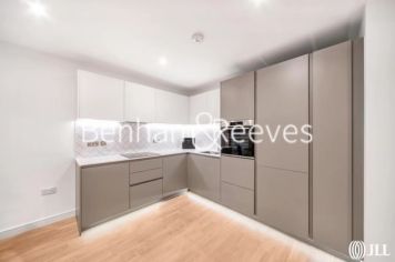 2  bedrooms flat to rent in Watson House, Greenleaf Walk, UB1-image 2