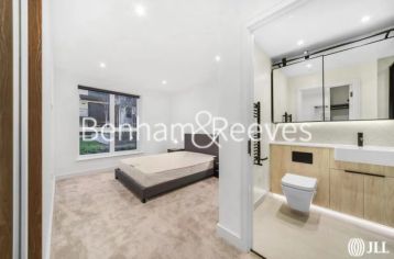 2  bedrooms flat to rent in Watson House, Greenleaf Walk, UB1-image 17