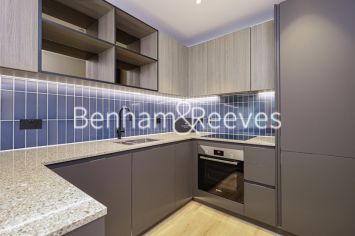 2  bedrooms flat to rent in Greenleaf Walk, Southall, UB1-image 2