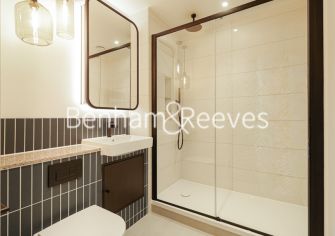 2  bedrooms flat to rent in Greenleaf Walk, Southall, UB1-image 4