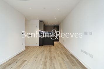 2  bedrooms flat to rent in Greenleaf Walk, Southall, UB1-image 8
