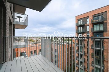 2  bedrooms flat to rent in Greenleaf Walk, Southall, UB1-image 11