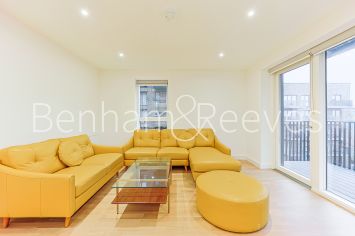 2  bedrooms flat to rent in Cedrus Avenue, Southall, UB1-image 1