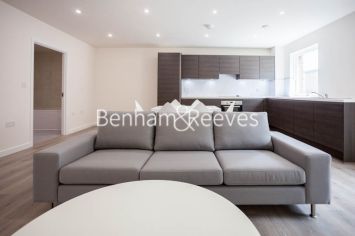 3 bedrooms flat to rent in Lensview Close, Harrow, HA1-image 1