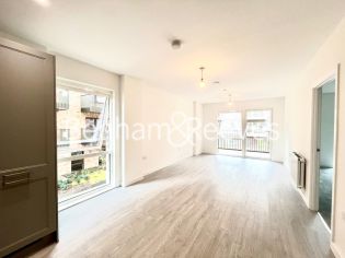 1  bedroom flat to rent in Donovan Way, Harrow, HA1-image 1
