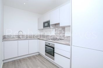 1  bedroom flat to rent in Olympic Way, Wembley, HA9-image 2