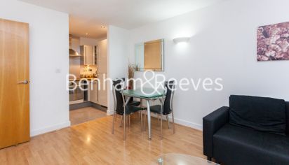 1  bedroom flat to rent in Proton Tower, Blackwall Way, E14-image 9
