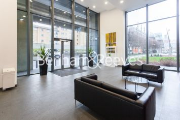 1  bedroom flat to rent in Proton Tower, Blackwall Way, E14-image 13