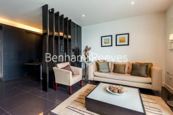 Studio flat to rent in Pan Peninsula Square, Canary Wharf, E14-image 1