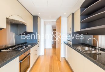 image 3  bedrooms flat to rent in Berkeley Tower, Westferry Circus, E14-image 2