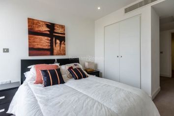 2  bedrooms flat to rent in Landmark West Tower, Marsh Wall, E14-image 2