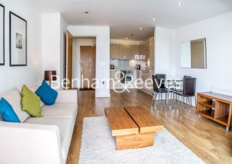 1  bedroom flat to rent in Craig Tower, Aqua Vista Square, E3-image 2