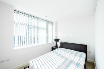1 bedroom flat to rent in Pan Peninsula Square, Canary Wharf, E14-image 3