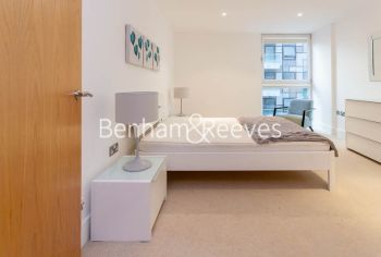 1 bedroom flat to rent in Millharbour, South Quay, E14-image 3