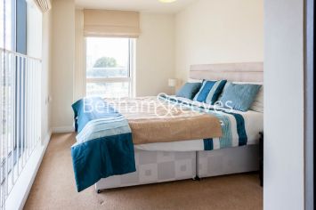 2  bedrooms flat to rent in Ingot Tower, Canary Wharf, E14-image 4