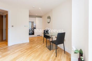 Studio flat to rent in St. Annes Street, Canary Wharf, E14-image 1
